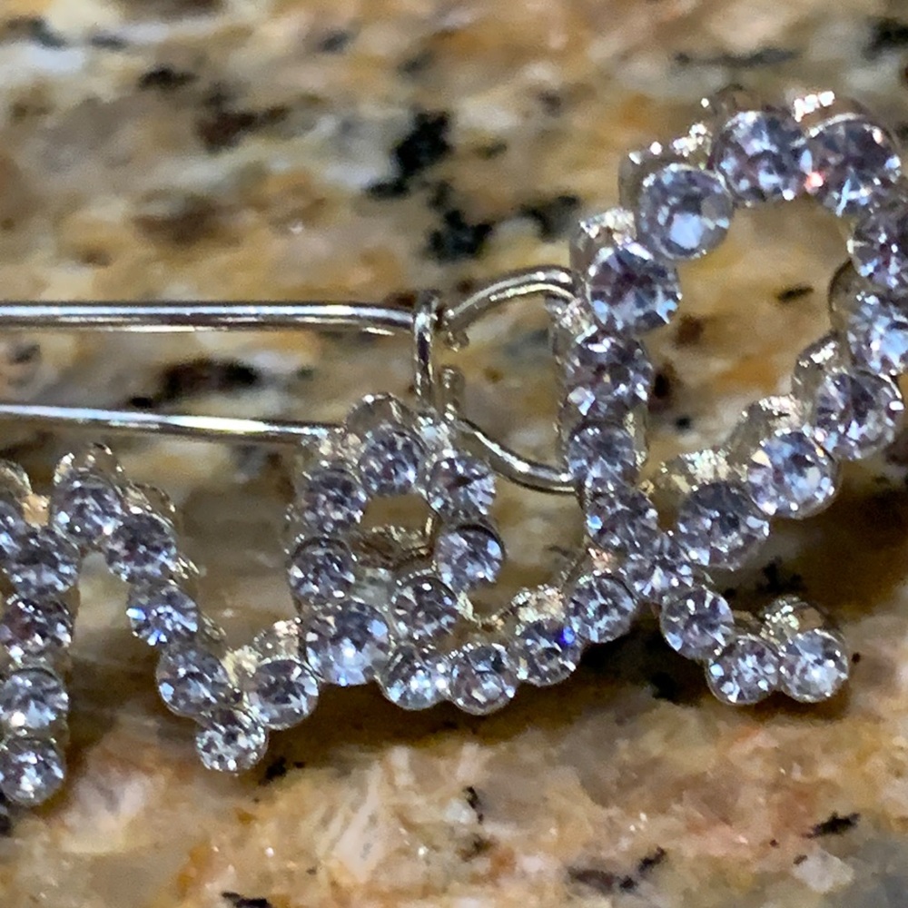 Absolutely stunning Chanel hair clip with Crystals in writing Chanel ,must have! - Picture 3 of 17